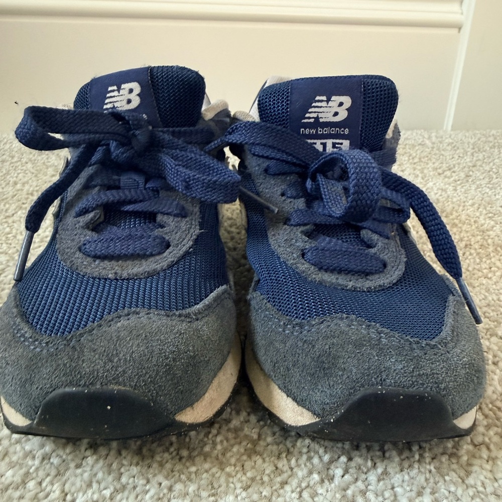 New Balance Women’s Size 5 sneakers